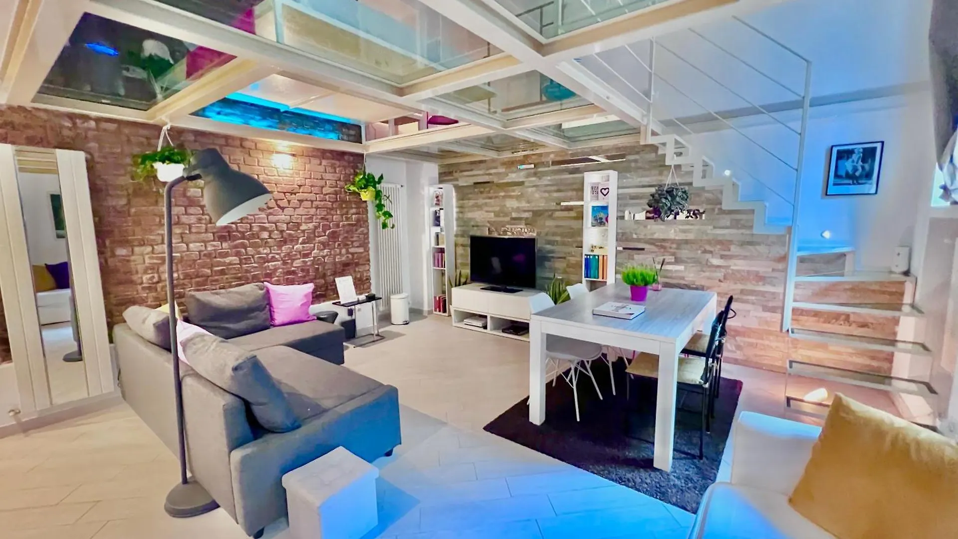 Glass Floor Loft Lägenhet Milano